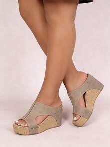 Dép lê đế xuồng cỡ lớn dành cho nữ, đế bằng giả da, chống trượt, hở mũi, đính đinh tán, gót cao, thích hợp cho kỳ nghỉ hè, đi chơi hàng ngày. Phù hợp với mọi dáng người. - Tro - Xem 4