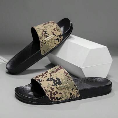 Men's Slippers, Fashionable Slippers With Camouflage Yellow + Metal Accessories Design, 2026 Spring/Summer New Outdoor Beach Slippers, Soft EVA Flat Non-Slip House Slippers, Suitable For Indoor And Outdoor Wear, Super Comfortable Non-Slip Durable Men's Casual Slippers