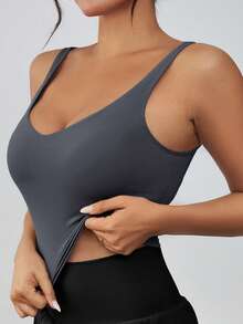1 chiếc áo tank top nữ ngắn ôm sát bằng nylon kiểu racerback, có áo ngực có đệm rời, giúp thon gọn vóc dáng, thích hợp cho mùa xuân/hè. - Charcoal Grey - Xem 5