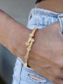 rundraw 1件 2026新款三叶草花朵锆石镶嵌优雅铜金色手镯，适合女性佩戴，适合派对、日常穿搭，是节日送给朋友、爱人、家人的最佳礼物。 - 開口手鐲 - 查看 1