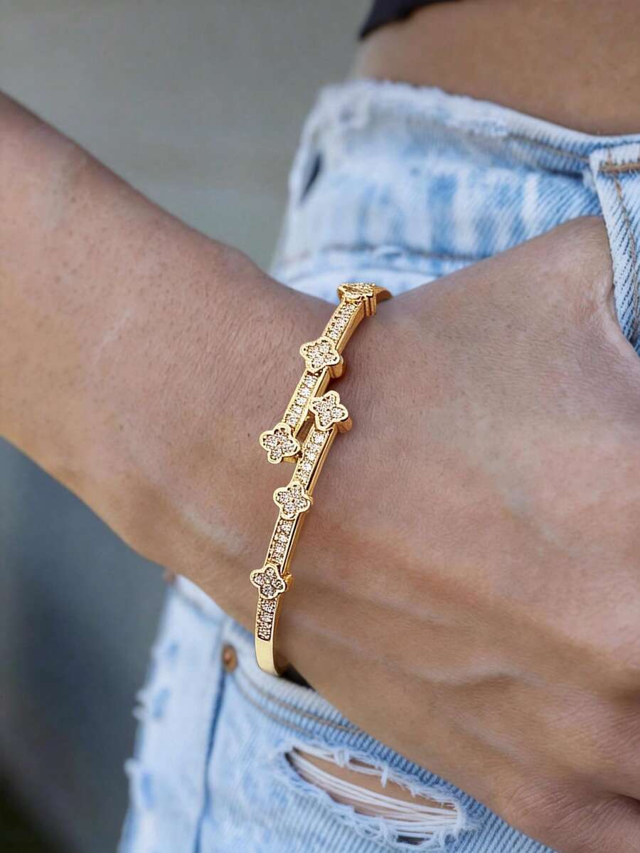 rundraw 1件 2026新款三叶草花朵锆石镶嵌优雅铜金色手镯，适合女性佩戴，适合派对、日常穿搭，是节日送给朋友、爱人、家人的最佳礼物。 - 開口手鐲 - 查看 1