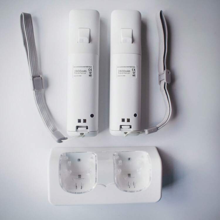 2 Pilas Recargables Compatible Con W Ü Y Base De Carga - Blanco - Añade 4