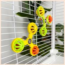 360°旋转鸟玩具，带铃铛和咀嚼球，互动笼内配件，适用于鹦鹉、玄凤鹦鹉、爱情鸟，可缓解无聊并提供精神刺激，配有金属螺丝。 - 彩色 - 查看 9