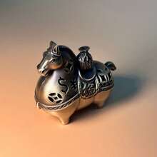 Escultura de caballo portador de riqueza | Quemador y difusor de aromaterapia de dos en uno, con diseño de bolsa de la fortuna y moneda hueca para el hogar y la oficina - 1PC - Ver 11