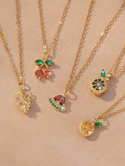 1件优雅奢华田园水果3D吊坠项链，款式多样，包括西瓜、葡萄、樱桃、青橙、橙子等，适合女性佩戴。不锈钢锁骨链，日常佩戴舒适。