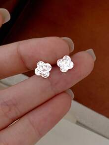 1pc S925 Silver Asymmetrical Textured Four-Leaf Clover "Ice Breaking" Stud Earrings, Luxury Jewelry Gift - Single Earring - View 4