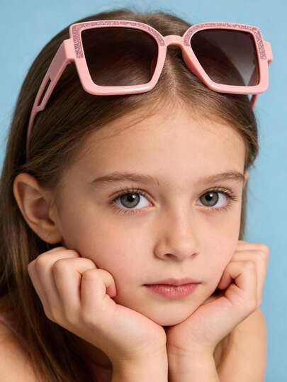 儿童时尚方形镜框眼镜一副，经典简约风格，男女皆宜，适合派对、节日、旅行、装饰、日常配饰、摄影道具。