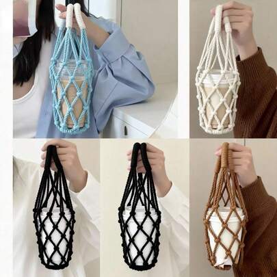 Giá đỡ cốc đan thủ công có hai tay cầm, kiểu dáng retro ngoài trời.