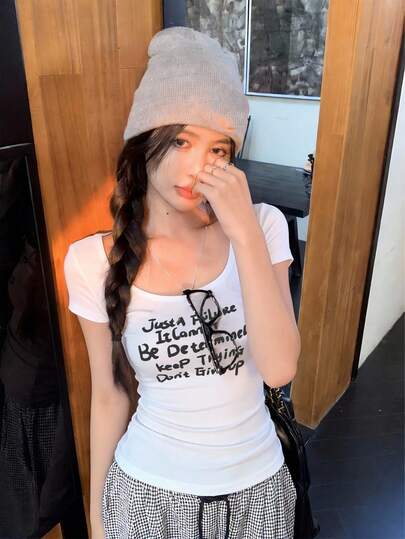 Áo thun nữ cổ chữ U tay ngắn, kiểu dáng Mỹ quyến rũ, in chữ mới mùa hè, áo crop top ôm sát thời trang và đa năng, phong cách thường ngày.