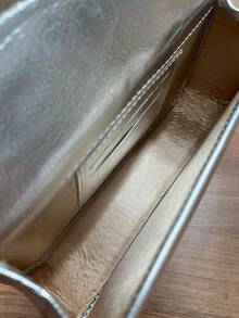 Medium-Sized Plastic Flower-Shaped Bag With Hardware. - 石墨 - 查看 2