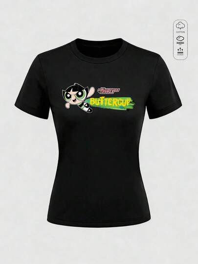 Elourie SHEIN X Powerpuff Girls Novidade De Verão: Camiseta Feminina De Manga Curta, Modelagem Slim, Preta, Com Estampa Da Personagem Momo, 100% Algodão, Gola Redonda E Slogan Verde Fluorescente. A Estampa Frontal Apresenta Um "Efeito De Contraste Incrível" - O Cabelo Curto E Preto Característico Da Momo Combinado Com O Slogan "Buttercup" Em Estilo Grafite Verde Fluorescente. A Base Preta Acentua Um Visual Elegante E Moderno, Enquanto Os Detalhes Em Neon Adicionam Um Toque Chamativo - Uma Fusão Perfeita Entre Fofura E Estilo Urbano. O Corte Slim Modela A Silhueta, Acentuando A Cintura Para Um Efeito Emagrecedor Sem Apertar. Usada Sozinha, Exala Um Ar Descolado Com Um Toque Ousado, Enquanto Combinada Com Um Colete, Transforma Você Instantaneamente Em Uma Adolescente Com Um Toque Sombrio E Moderno. Esta Camiseta De Manga Curta, Que Combina Apelo Da Personagem, Estilo E Conforto, Vale A Pena Comprar De Olhos Fechados.