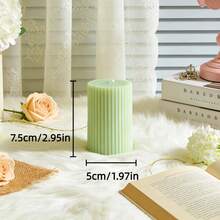 1支薄荷绿条纹圆柱形香氛蜡烛：适合摆放在客厅茶几、餐桌中央、卧室床头柜、玄关边桌上，营造迷你奢华风格，也可作为新年礼物。 - 均碼 - 查看 13