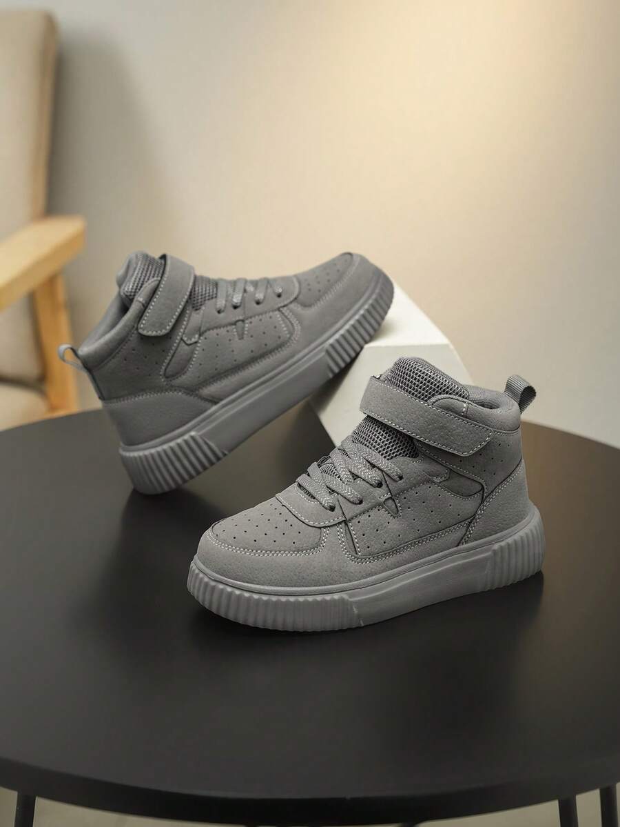 1 par de zapatos deportivos para niños, zapatos planos de moda de patchwork gris, versátiles para niños, de fácil puesta, ligeros y cómodos, adecuados para niños y niñas como zapatos para correr