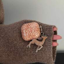 Estuche para auriculares con diseño lindo de ciervo naranja y colgante de ciervo compatible con Pro 2, estuche minimalista adorable para Apple 3, 1/2 generación, adecuado para mujeres - Naranja - Ver 4