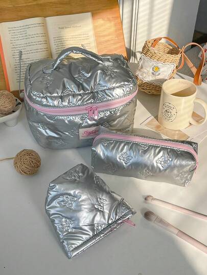 1 Túi đựng đồ du lịch họa tiết nơ bạc, túi đựng mỹ phẩm, túi đựng đồ dùng vệ sinh cá nhân di động có khóa kéo, có thể đựng son môi, cọ trang điểm, sản phẩm chăm sóc da, điện thoại di động, tiền xu, vật dụng nhỏ, thích hợp sử dụng tại nhà, khi đi du lịch, trên tàu biển, trong kỳ nghỉ và đi học, quà tặng cho phù dâu trong đám cưới, quà sinh nhật, quà tặng cho bạn bè thân thiết.