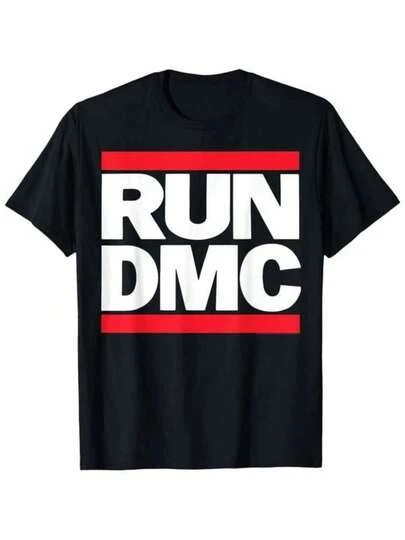 Skjortor för män Officiell RUN DMC Vintage Graphic T-shirt Svart bomulls-T-shirt med rund hals och kortärmad design Perfekt hiphop-merchandise för konserter och vardagskläder Mjuk och bekväm passform Flera storlekar tillgängliga Herr Casual Print Rund hals Kortärmad T-shirt Herr Dam T-shirt Tryckt T-shirt
