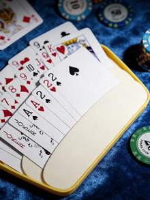 Hộp đựng bài bằng nhựa, thao tác bằng một tay không cần giữ, thiết kế nghiêng bền chắc chống trượt, thích hợp cho các trò chơi bài, tiệc poker, đêm chơi game gia đình, có thể chứa đến 40 lá bài, áp dụng cho Canasta, đạo cụ trò chơi tiệc tùng, Poker và các trò chơi khác, phụ kiện lý tưởng cho các trò chơi trên bàn và khi đi du lịch. - Nhiều màu - Xem 6