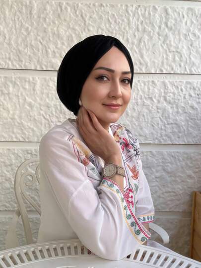 1件装女士经典纯色化疗头巾帽，高弹力褶皱设计，防滑透气，多层褶皱头巾，舒适柔软的莫代尔针织面料，适合日常搭配头巾佩戴