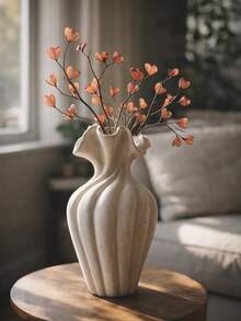 这款精致的花瓶高20厘米，尺寸小巧，适合摆放在桌面上。它非常适合用来插放干花或鲜花。花瓶表面采用哑光粗糙的质感，设计时尚新颖。对于年轻人、中年人和年轻家庭来说，它都是家居装饰的绝佳选择。 - 彩色 - 查看 11