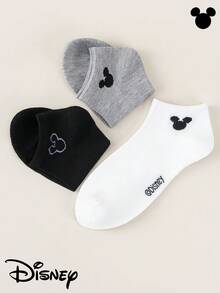 Disney 1/3/9/15 双装米奇老鼠袜子，采用经典的米奇设计元素。这款袜子为经典的黑色，带有小标签设计，配色简洁，透气性好，是一款百搭的基础款中筒袜，适合日常穿着或四季运动。另有白色和灰色纯色可选，设计时尚醒目。 - 彩色 - 查看 7