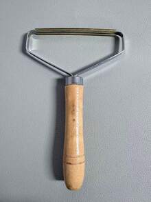 1 pièce Épilateur manuel minimaliste double face unisexe, lame en acier inoxydable corps en ABS, retrait de peluches doux et efficace sans dommage, accessoire essentiel pour l'entretien des vêtements, pour les pulls, tricots, canapés, tapis, poils d'animaux de compagnie, à la maison et en voyage, cadeau idéal pour la Saint-Valentin, la Fête des Mères, la Fête des Pères, la remise des diplômes, le pendaison de crémaillère - A - Voir 11