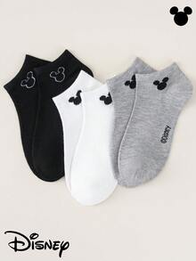 Disney 1/3/9/15 双装米奇老鼠袜子，采用经典的米奇设计元素。这款袜子为经典的黑色，带有小标签设计，配色简洁，透气性好，是一款百搭的基础款中筒袜，适合日常穿着或四季运动。另有白色和灰色纯色可选，设计时尚醒目。 - 彩色 - 查看 5