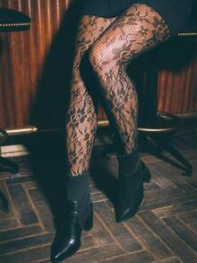 一款在互联网上爆红的镂空渔网丝袜，搭配性感黑色丝绸 - 黑色 - 查看 2