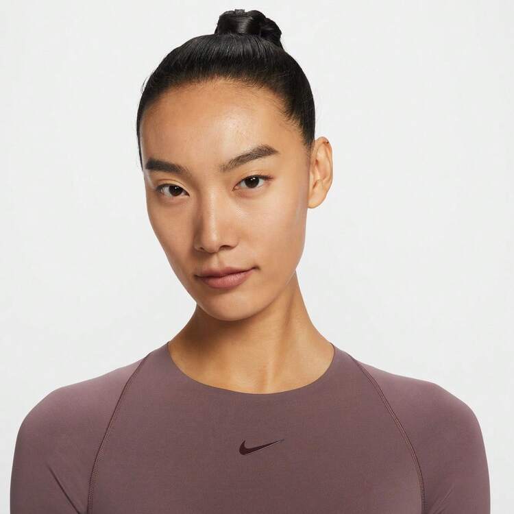 Nike 女士 AS W NK DF UNVRSA SS TOP SNL 短袖针织圆领短袖T恤 TIO1272-502 - 紫色 - 查看 3