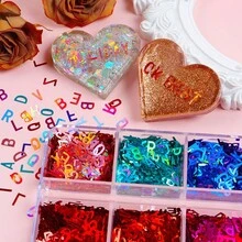 一盒全息字母环氧树脂亮片，包含闪亮的金色和银色大写字母形状，非常适合用于工艺品和珠宝制作。 - 彩色 - 查看 6