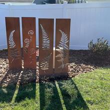 4件套复古铁艺蕨类植物屏风艺术品，带地钉 - 耐用花园隐私屏风，一体式结构，优雅的叶片设计，是户外装饰和花园美化的理想之选，花园装饰，自然美学 - A - 查看 3