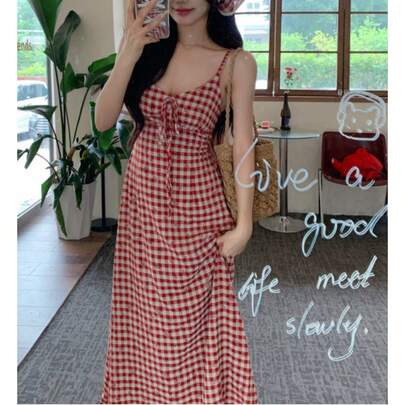 5月の新しい甘い赤いチェック柄ドレス女性の夏の休暇スタイル背中の開いたサスペンダースカート気質痩身ロングスカート