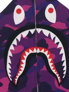 Sudadera con Capucha Unisex Estilo Streetwear | Estampado Camuflaje Detallado con Bordado de Tiburón | Cremallera Completa, Tejido Suave y Cálido | Buzo Ideal para Looks de Pareja, Moda Casual y Uso Diario - Morado - Ver 3