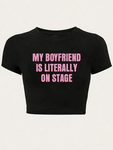 Y2K-Style Women's Cropped T-Shirt Top. Black Short T-Shirt With "MY BOYFRIEND IS LITERALLY ON STAGE" In Pink Letters - 黑色 - 查看 1