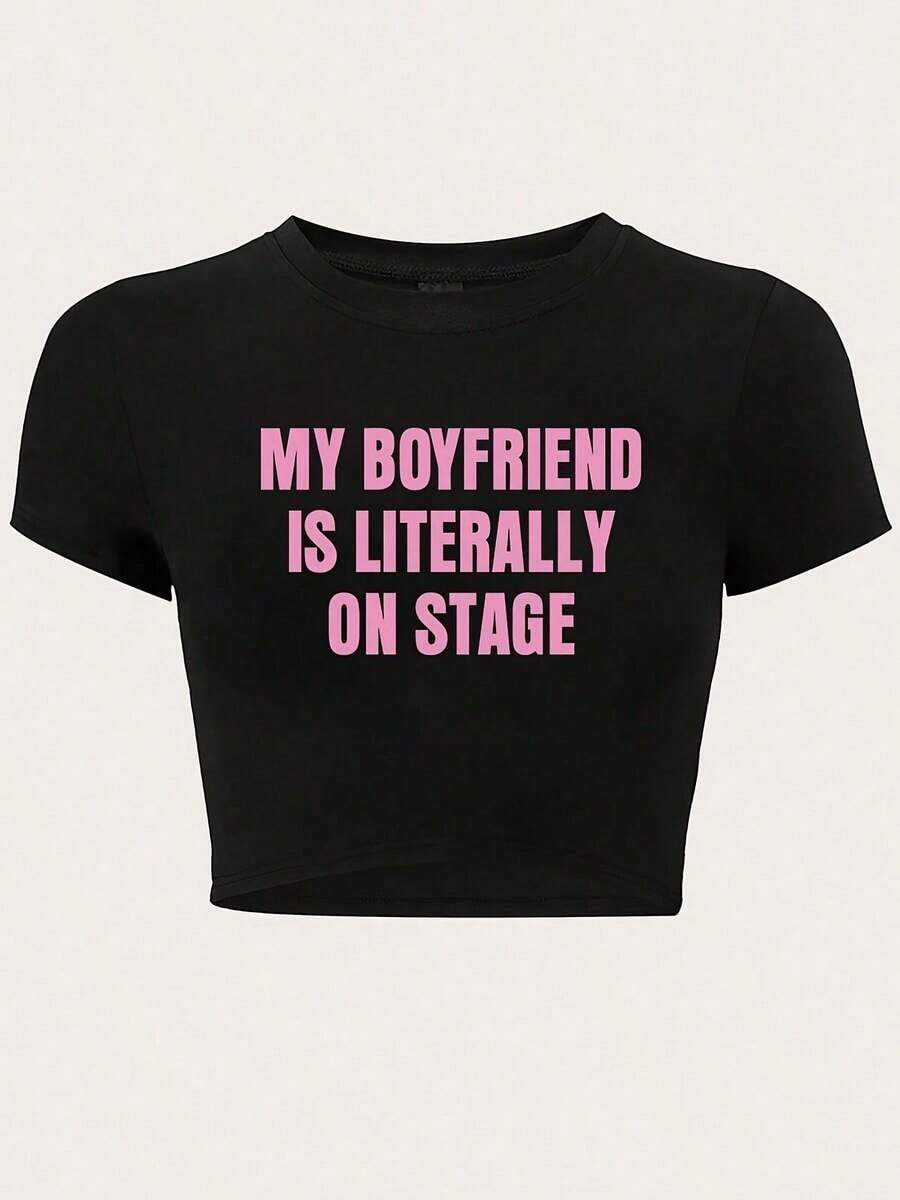 Y2K-Style Women's Cropped T-Shirt Top. Black Short T-Shirt With "MY BOYFRIEND IS LITERALLY ON STAGE" In Pink Letters - 黑色 - 查看 1