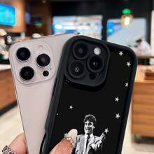 Hombre sonriente con traje y fondo de estrellas. Esta elegante funda es compatible con iPhone 17, 16, 15, 14 Pro Max, 13, 12, 11, XR y XS Plus. Fabricada en TPU flexible, resistente a golpes y arañazos, ofrece una excelente protección contra caídas y un agarre cómodo. Es un regalo ideal para familiares, amigos y seres queridos, y una opción perfecta para festivales. - Negro - Ver 4