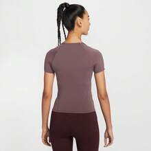 Nike 女士 AS W NK DF UNVRSA SS TOP SNL 短袖针织圆领短袖T恤 TIO1272-502 - 紫色 - 查看 2