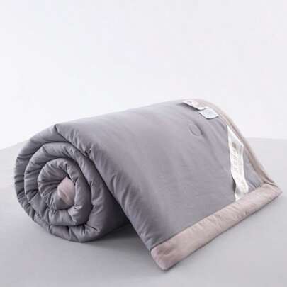 1件装平边夏季被/空调被，采用大豆纤维和聚酯纤维填充，适合家庭卧室、客厅、酒店旅行使用，可机洗。