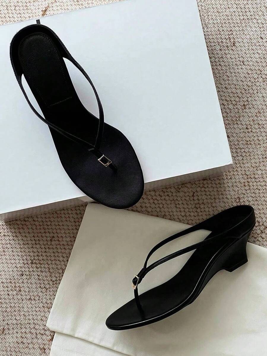 Versatile New Simple Summer Thong Sandals For Women, Kitten Heel Mid Heel Toe Post Glitter Flip Flops, Thin Heel - Black - View 1