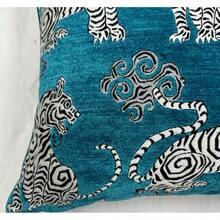 Chinese Tiger Pillow-Velvet Tiger Pillow Cover-Tiger Pillow-Teal Velvet Pillow-Blue Tiger Pillow-Prussian Blue Pillow-Pillow Sham-Made In US - 白色 - 查看 6