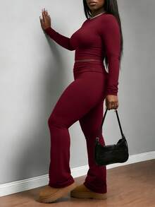 Valentine's Day, Casual Date Night Outfit, Gifts For Her Plus-Size Women's Sleek Two-Piece Set With Long Sleeve Crew Neck Crop Top And High-Waisted Flare Pants For Daily Wear - 酒紅色 - 查看 4