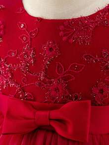 Đầm không tay cổ chữ V màu đỏ tía thêu sequin cho bé gái, kèm nơ rời, kiểu dáng công chúa ngọt ngào và dễ thương, phù hợp cho sinh nhật lần thứ nhất, tiệc tùng, lễ rửa tội, sự kiện trang trọng, bé gái cầm hoa trong đám cưới, lễ hội. - Màu Đỏ Sâu - Xem 7