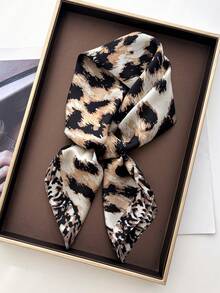1 chiếc khăn choàng cổ cao cấp in họa tiết da báo, chất liệu giả lụa, khăn nhỏ trang trí đa năng dành cho nữ. - Họa tiết da báo màu kaki, xám và trắng - Xem 2