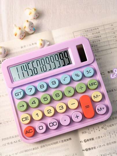 1台双电源12位宽屏计算器，太阳能供电，科学金融办公计算器，适用于学校、考试、家庭、零售柜台等场合。