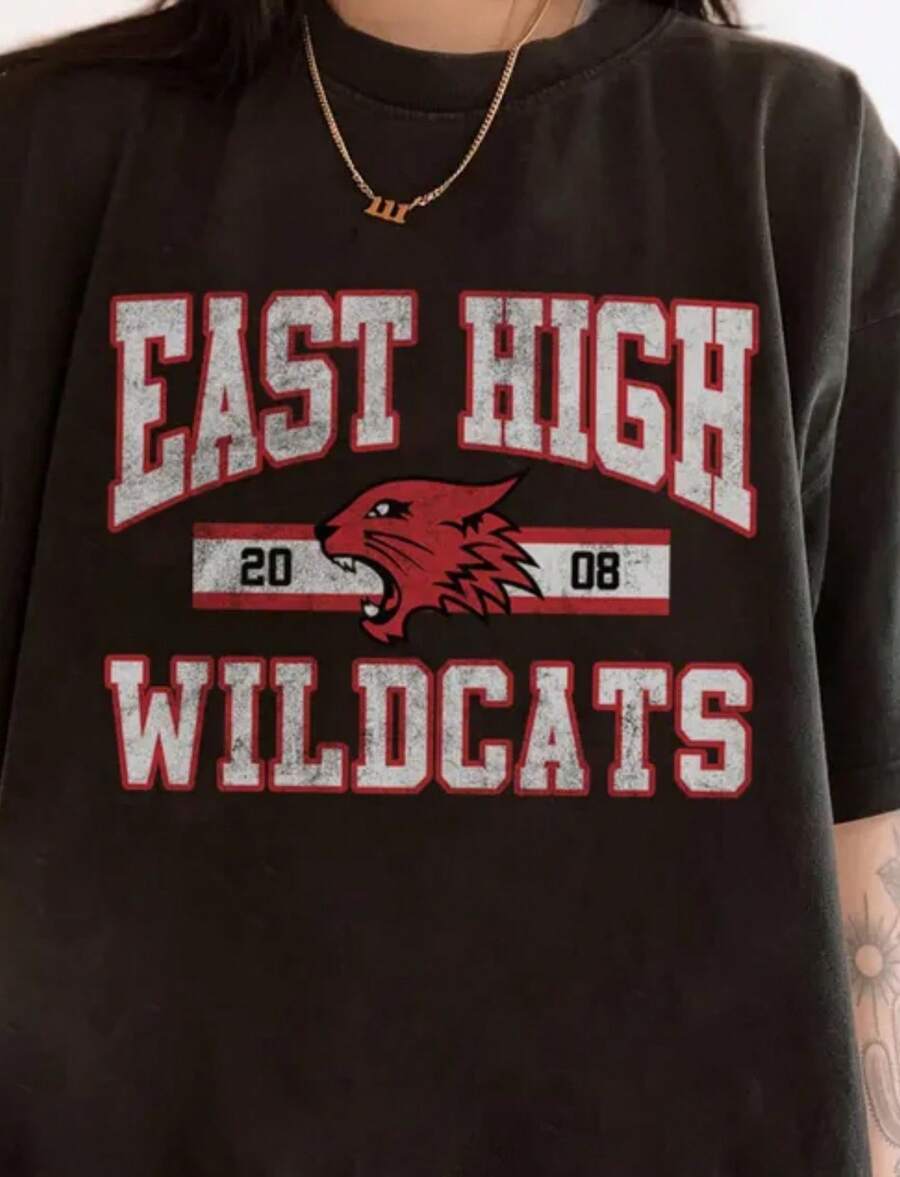 High School Musical The Series East High Mascot Logo Tee, Disneyland Family Vacation Trip Gift Shirt, Walt World Birthday - 黑色 - 查看 1