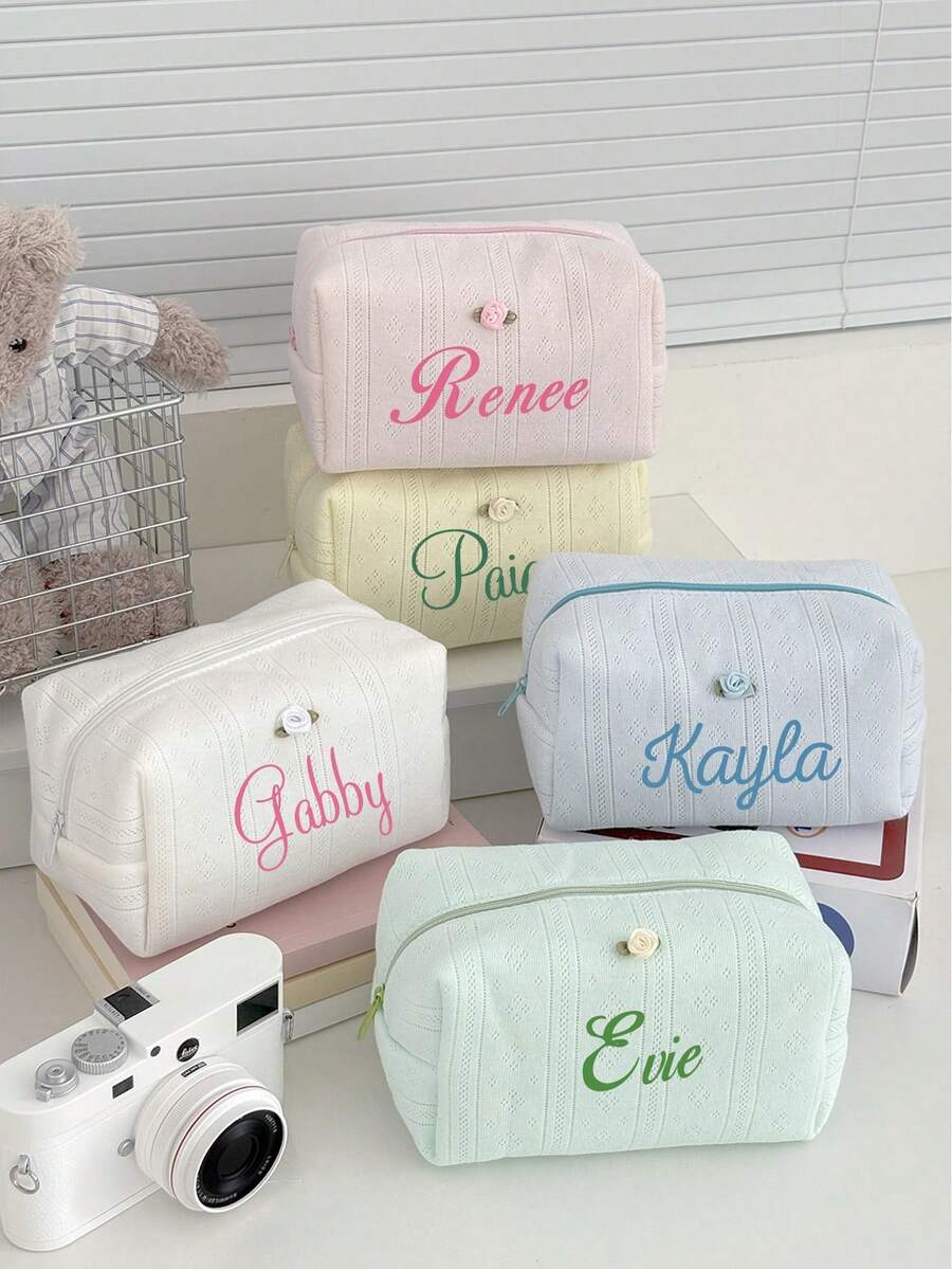 1個個性化客製化刺繡化妝包，客製姓名粉色花卉格紋絎縫化妝袋，輕量大容量多功能收納包，送給她的禮物，伴娘邀請禮，新娘派對伴手禮，婚禮禮物