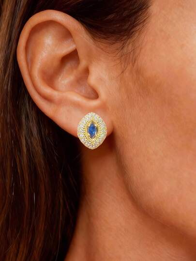 两只椭圆形恶魔之眼耳钉，采用奢华优雅的14k镀金设计，适合日常佩戴和特殊场合。是情人节、母亲节或复活节的理想礼物。