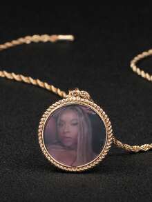 Customized Personalized Round Patterned Colored Photo Necklace Mother's Day Gift Valentine's Day Gift Birthday Anniversary Gift To Send Friends For Anniversaries, For Valentine's Day, For Mother's Day, For Birthdays, For Graduation, For Daily Wear, For Weddings, For Prom, For Father's Day, For Party - Multicolor - View 2