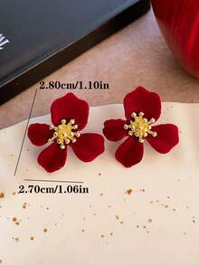 一对植绒花朵耳钉，优雅简约风格，适合年轻女孩佩戴 - 酒紅色 - 查看 3