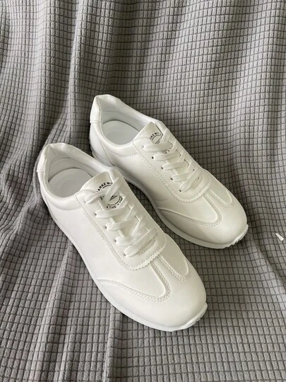 2025 Zapatillas deportivas casuales de bloques de color para mujer, moda versátil con cordones, planas y cómodas, ligeras, adecuadas para todas las estaciones