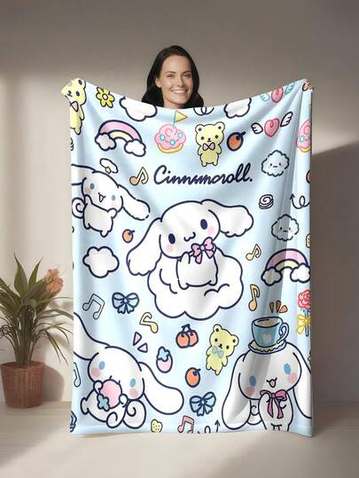 Sanrio 这款法兰绒毯以浅蓝色为底，印满泰迪熊和彩虹图案，呈现清新可爱的风格。它温暖柔软，适合用作沙发毯、午睡毯或床上用品装饰。